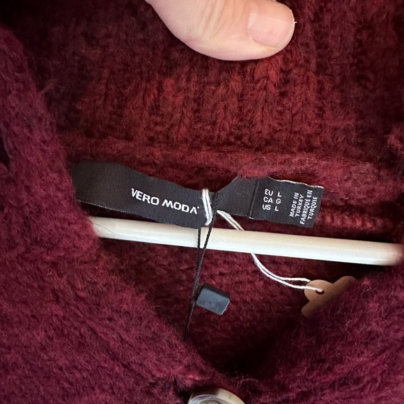 Vera Moda womans size large burgundy sweater 
NWT - Picture 2 of 4